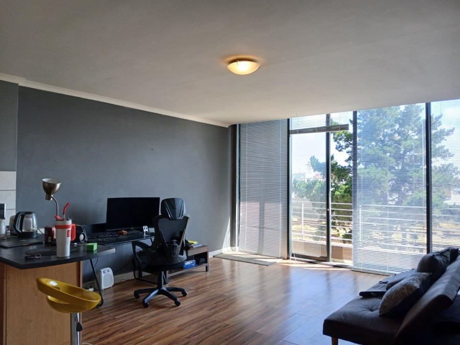 To Let 1 Bedroom Property for Rent in Woodstock Western Cape